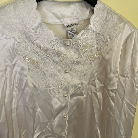 NICOLA White Satin Top with Pearl Accents Size 16 - Picture 6 of 9